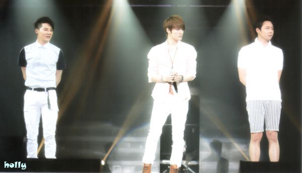  photo jyj_magazine_vol2_102_zpse37da503.jpg