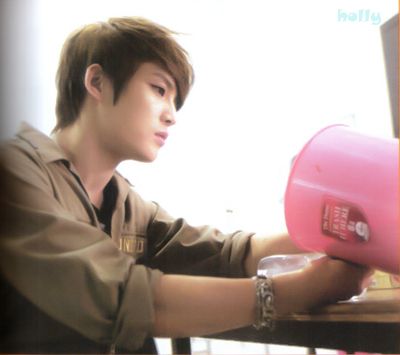  photo jyj_magazine_vol2_81_zpsc4146358.jpg