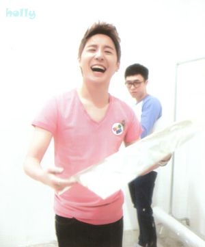  photo jyj_magazine_vol2_82_zps56bda415.jpg