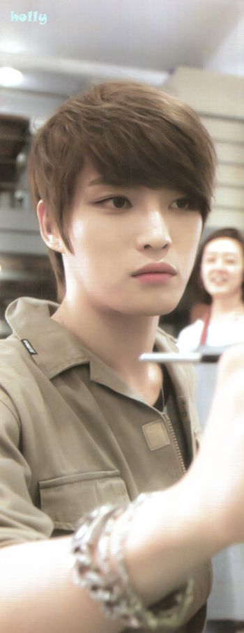  photo jyj_magazine_vol2_87_zpse84c81c4.jpg